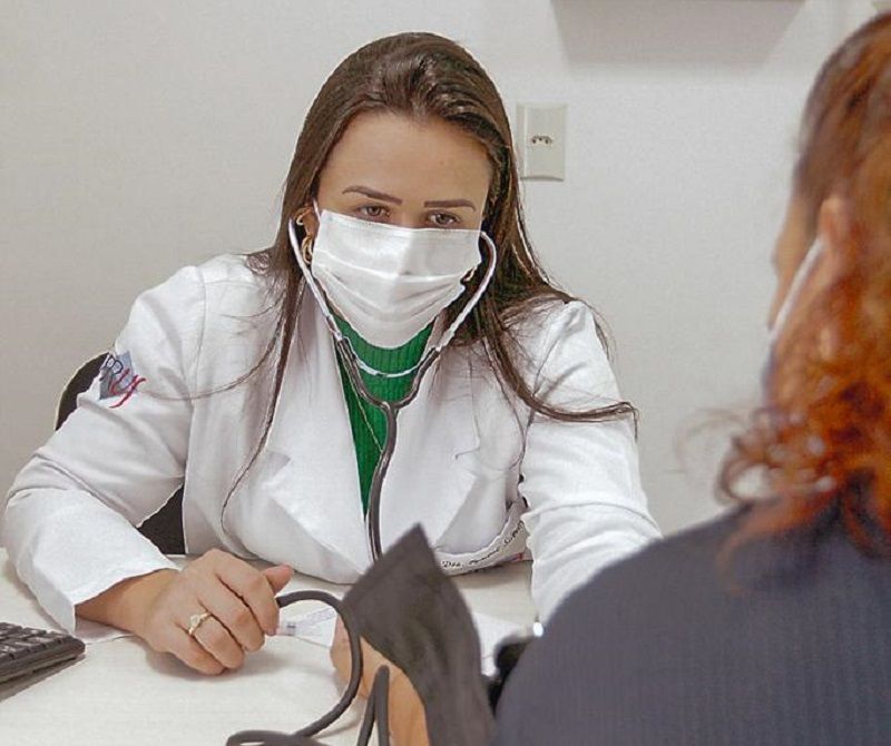 Médica Ramone Araripe: laudo pode ser emitido em clínicas particulares (Foto: Dayana Souza/at)