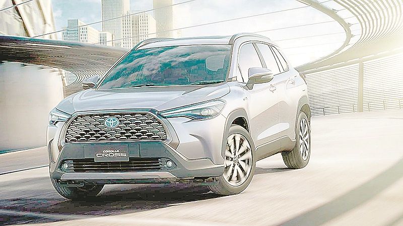 Corolla Cross está em falta, e um carro usado do modelo pode custar até R$ 10 mil a mais do que um zero km (Foto: Divulgação)