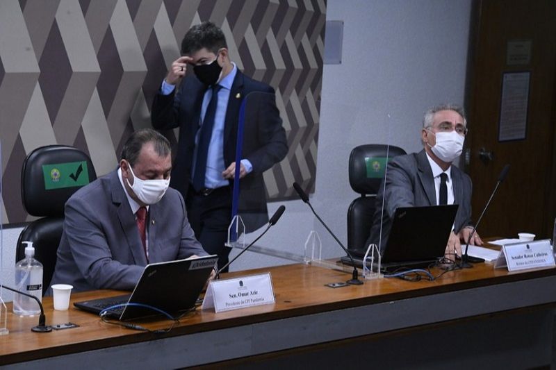 O presidente da comissão Omar Aziz, o relator Renan Calheiros e o senador Randolfe Rodrigues (Foto: Reprodução/Senado Federal)