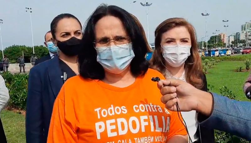 Damares Alves esteve em Vitória para agenda ao lado do prefeito Lorenzo Pazolini (Foto: Reprodução / Facebook)