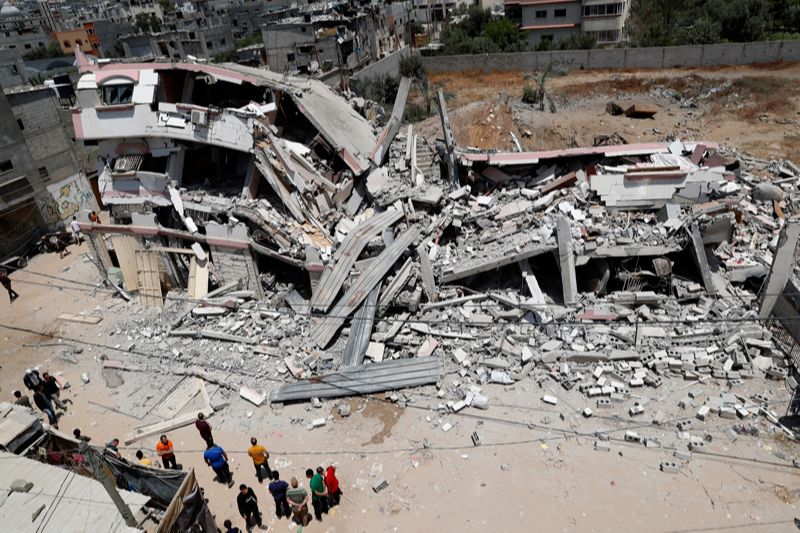 Destruição causada pelos ataques aéreos israelenses na cidade de Gaza, nesta quarta-feira (Foto: Adel Hana / AP / Agência Estado)