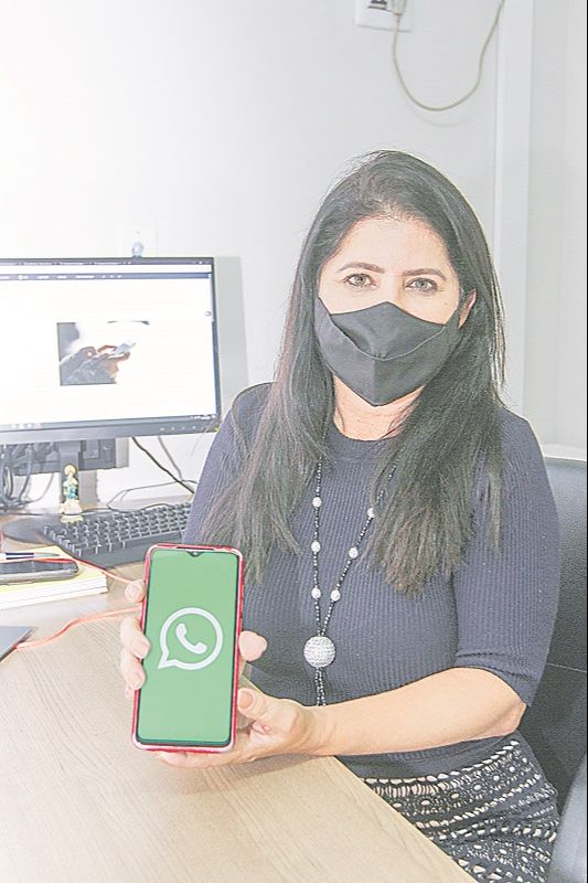 Gracimeri Gaviorno diz que envio dos documentos é feito pelo aplicativo. (Foto: Dayana Souza/AT)
