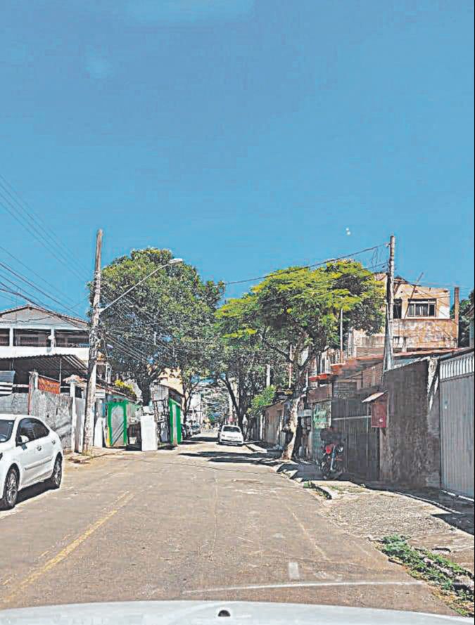 Ferro-velho em Santo Antônio (Foto: Paulo Almeida Bravo)