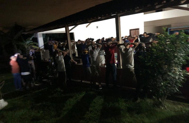 Os agentes da Guarda Municipal interromperam uma festa em um sítio no bairro Retiro do Congo com cerca de 80 pessoas (Foto: Divulgação/ PMVV)
