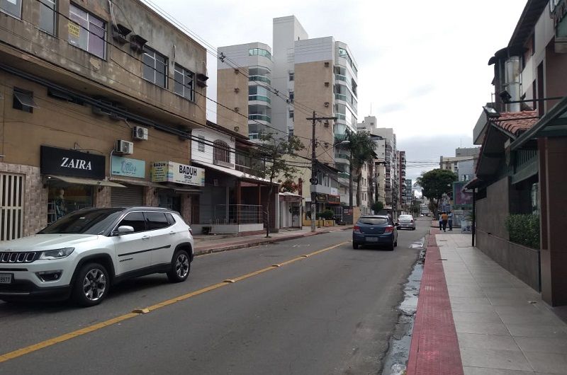 A vítima contou para a polícia que estava seguindo para o trabalho quando um homem bem vestido a abordou e exigiu o celular (Foto: Divulgação)