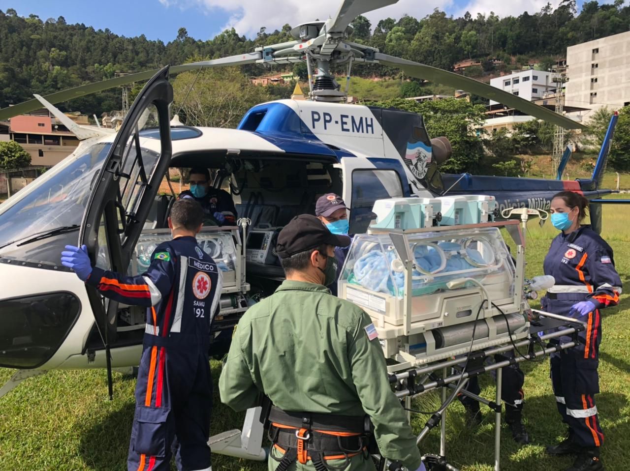 Gêmeos prematuros foram transferidos para hospital da Serra (Foto: Divulgação/ Samu e NOTAer)