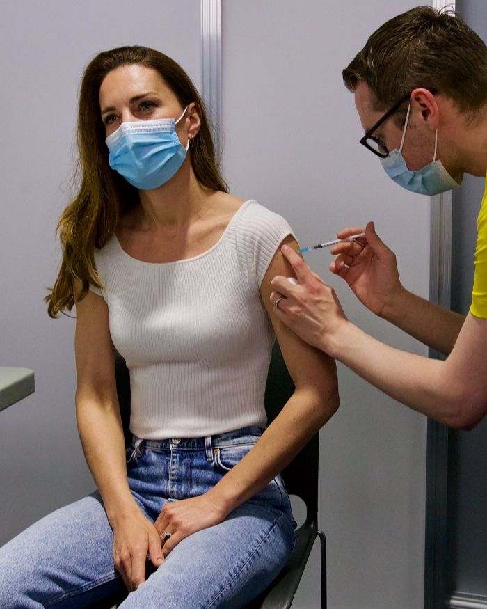Kate Middleton recebeu primeira dose da vacina contra Covid (Foto: Reprodução Twitter @KensingtonRoyal)