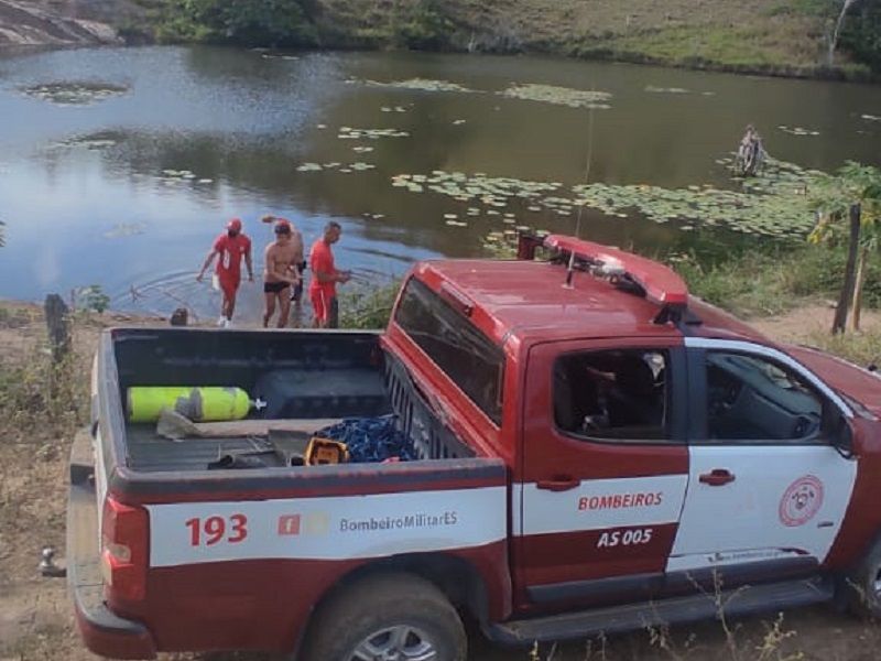 O corpo do homem foi encontrado por uma equipe de mergulhadores do Corpo de Bombeiros (Foto: Divulgação/ Notaer)