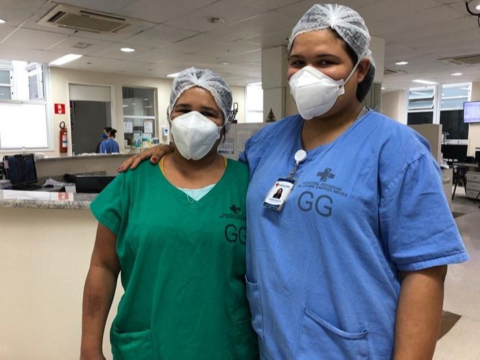 Mãe e filha estão juntas na linha de frente no Hospital Jayme Santos Neves (Foto: Divulgação Sesa)