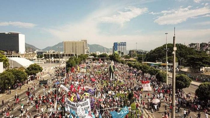 Manifestação no Rio de Janeiro (Foto: Reprodução Twitter @GuilhermeBoulos)