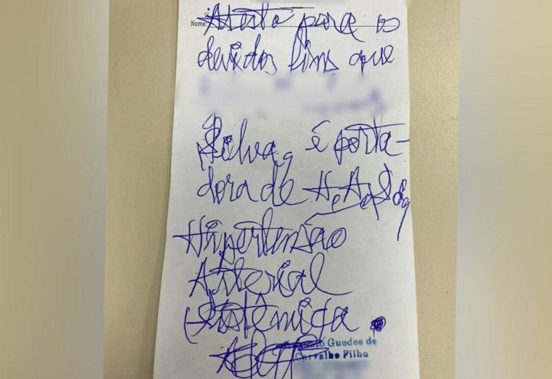 Os suspeitos supostamente vender falsos atestados de comorbidade para vacinação contra a Covid por apenas R$ 20 (Foto: Reprodução)