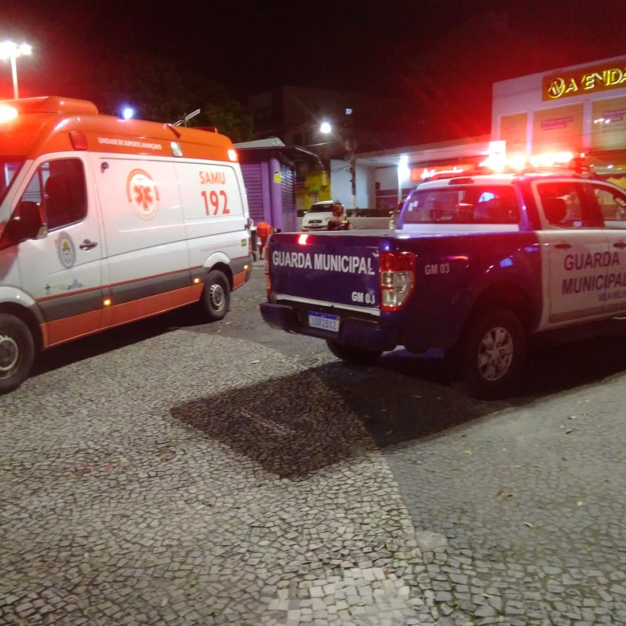 Homem foi esfaqueado e socorrido para hospital (Foto: Divulgação/ GMVV)