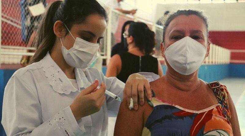 Morador de Vila Velha que está fora da lista da segunda dose vai poder inserir nome em site (Foto: Letícia Siqueira)
