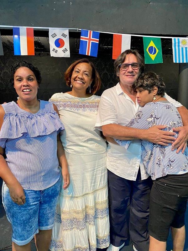 Ao todo, 4 pessoas da família precisaram ser internadas por causa da doença (Foto: Acervo pessoal)