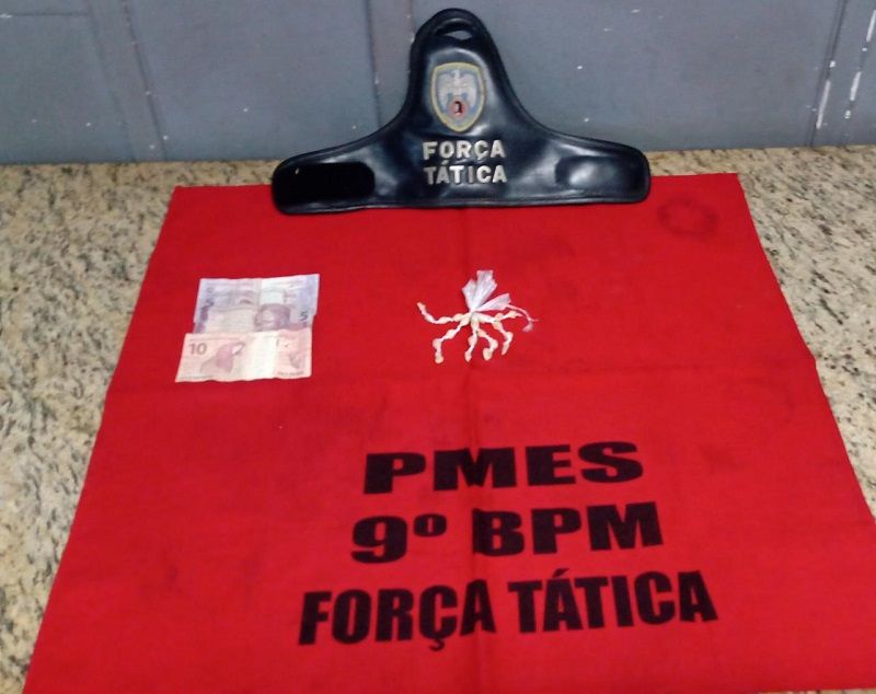 PM encontra droga escondida em embalagem de picolé (Foto: Polícia Militar)