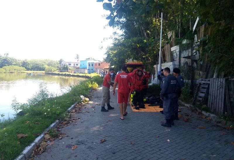 O homem teria pulado na água para fugir de agressões de populares após supostamente ter furtado uma bicicleta no bairro (Foto: Divulgação/ Sesp)