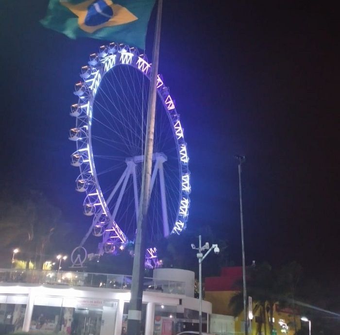 Roda gigante onde turistas ficaram presos (Foto: Djefferson Emanuel/Arquivo Pessoal)