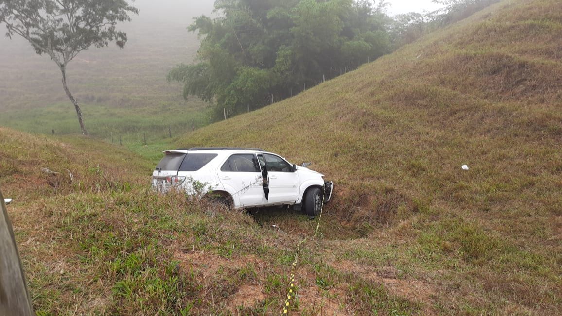 Carro do vereador morto no Sul do Estado (Foto: Fábio Jordão/ Kennedy em Dia)