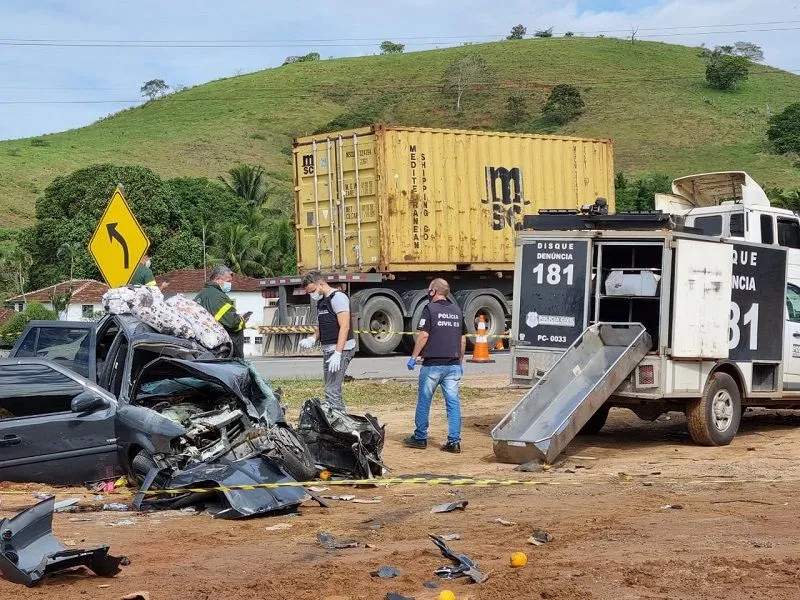 Imagem ilustrativa da imagem Turista morre em acidente com 4 veículos após fim de semana em Guarapari