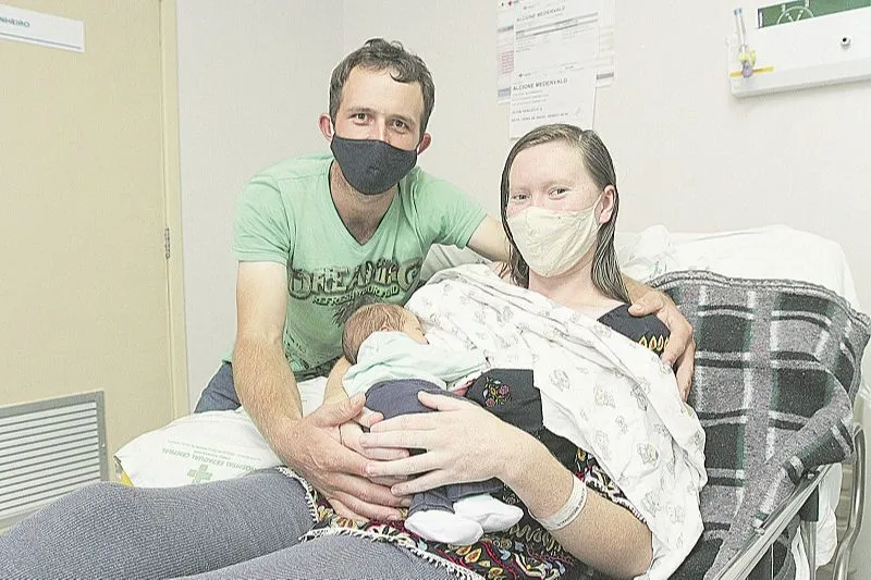 Imagem ilustrativa da imagem Com 9 meses de gravidez, jovem tem parto de urgência após sofrer AVC