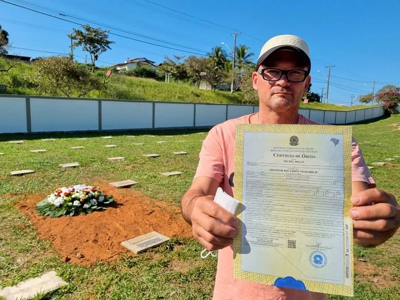 Imagem ilustrativa da imagem Para acabar com boatos, Canadá exige comprovação da morte de escritor em Guarapari