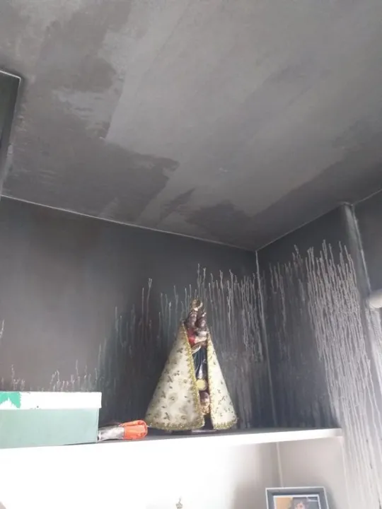 Imagem ilustrativa da imagem Imagem de santa fica intacta após incêndio em apartamento em Vitória
