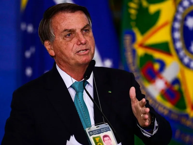 Imagem ilustrativa da imagem Após medalha da "Fadinha", Bolsonaro lembra que reduziu imposto para importar skate