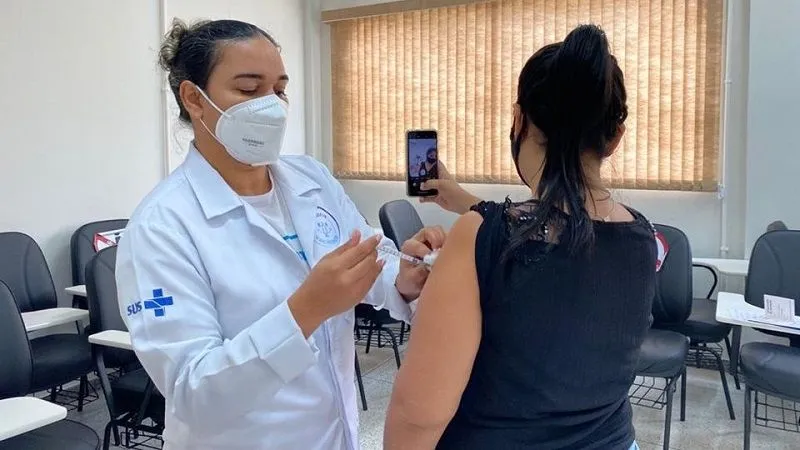 Imagem ilustrativa da imagem Vacinação com apenas meia dose deixa 88% protegidos