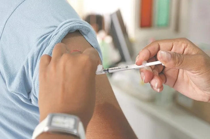 Imagem ilustrativa da imagem Pfizer confirma que EUA vão comprar 500 milhões de doses de vacinas para doação