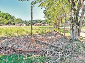 Imagem ilustrativa da imagem Campo de futebol sem reforma