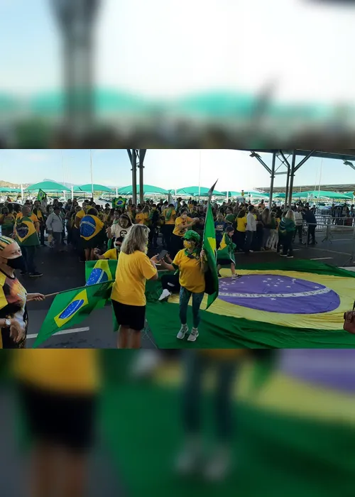 Imagem ilustrativa da imagem Apoiadores de Bolsonaro já estão no aeroporto à espera do Presidente