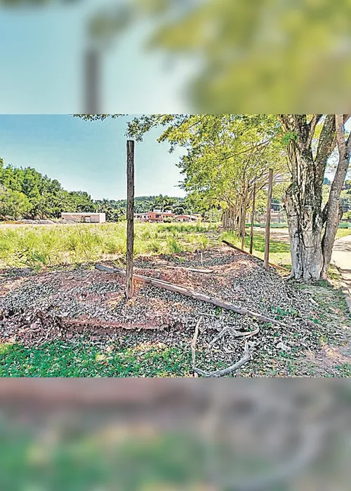 
          Imagem ilustrativa da imagem Campo de futebol sem reforma
          