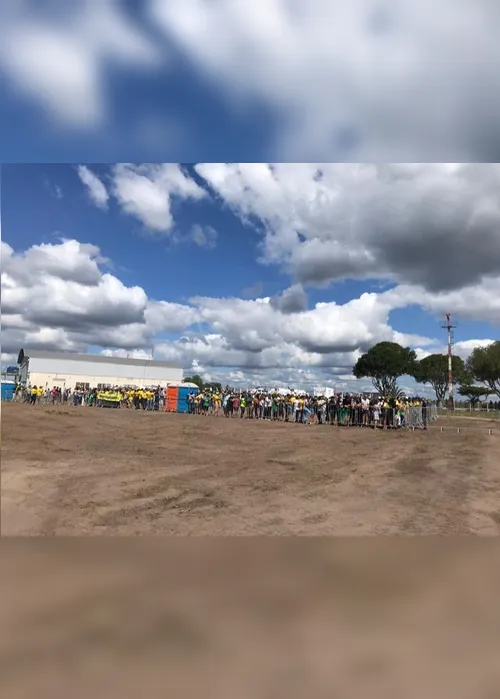 Imagem ilustrativa da imagem Bolsonaro chega ao aeroporto de São Mateus