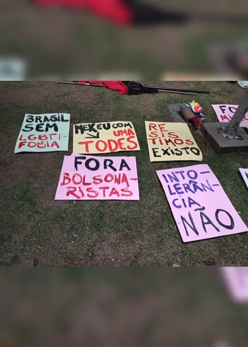
          Imagem ilustrativa da imagem Estudantes protestam na porta de escola após professora denunciar vereador por ameaça
          