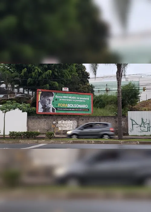 Imagem ilustrativa da imagem Dono de outdoors contra Bolsonaro é ameaçado, diz advogado