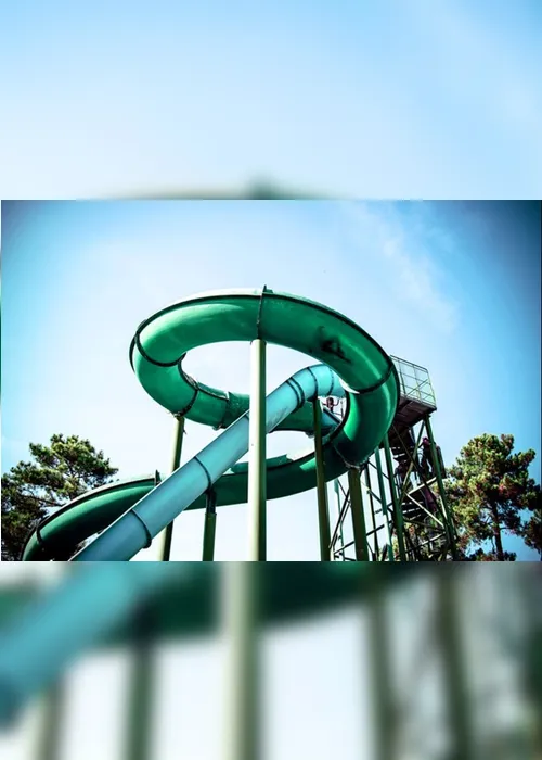 Imagem ilustrativa da imagem Parque aquático no Norte do Estado vai ter que indenizar jovem que se cortou em piscina