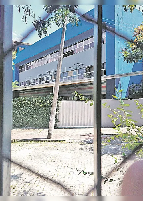 
          Imagem ilustrativa da imagem Poste torto com risco de queda
          