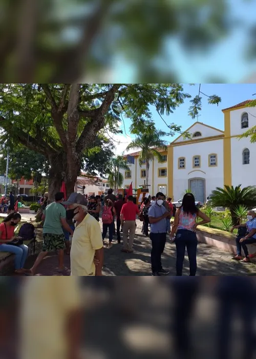 Imagem ilustrativa da imagem Bolsonaro chega ao aeroporto de São Mateus