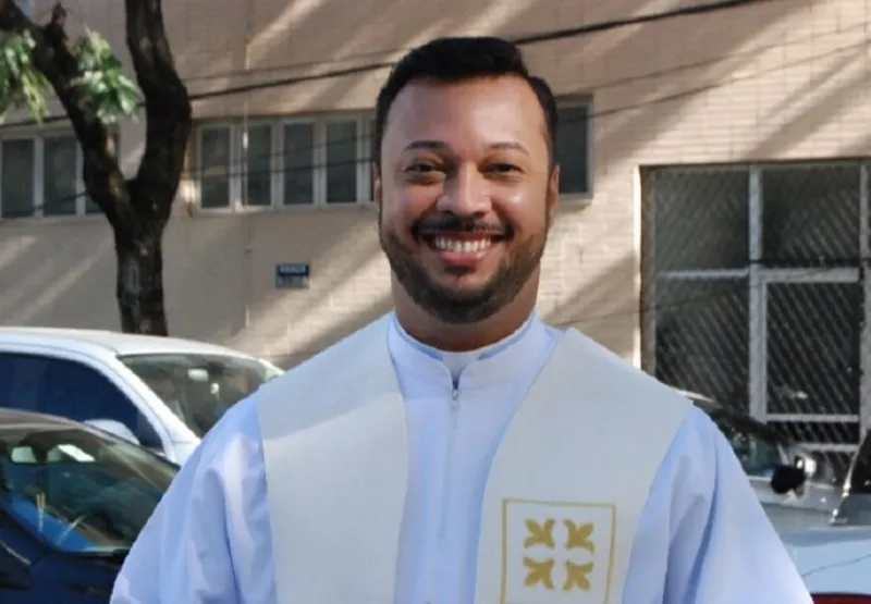 O padre Fernando Antonio Silva de Souza, de 36 anos, precisou ser intubado no início da tarde desta terça-feira (08)