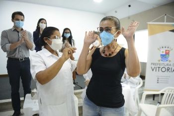 97% dos profissionais de educação de Vitória já foram vacinados contra Covid (Foto: Elizabeth Nader)