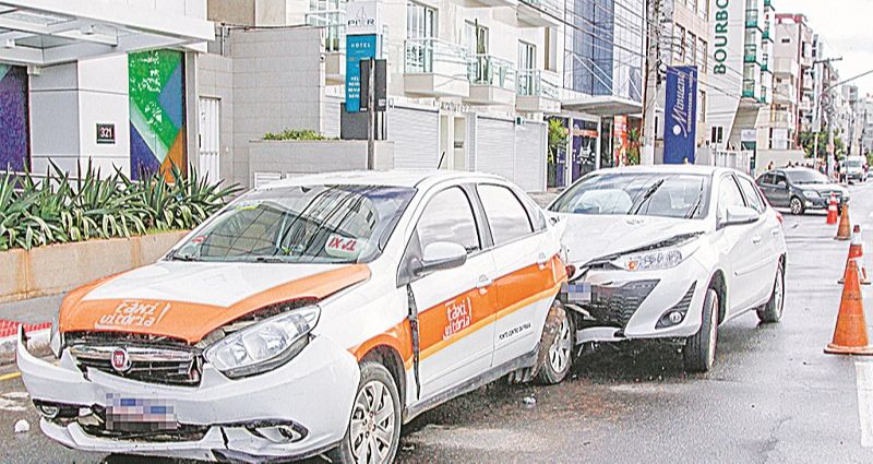 Veículos envolvidos em acidente devem ser removidos pelos condutores (Foto: Thiago Coutinho -Arquivo/AT 21/07/2021)