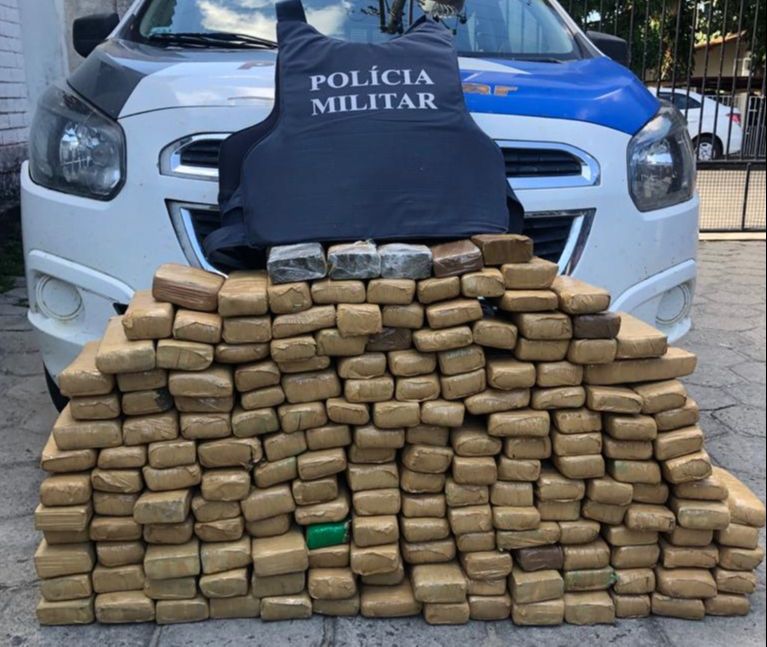 Apreensão de maconha em Conceição da Barra (Foto: Divulgação/PM)