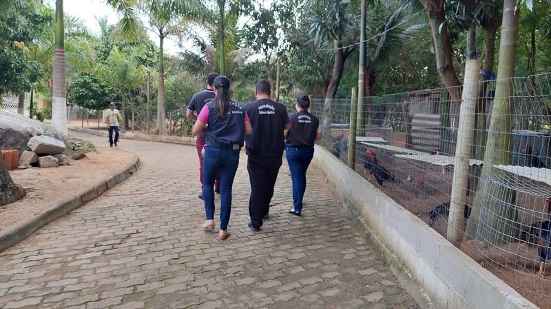 Após denúncia da morte de quatro idosos na última semana, um abrigo de idosos foi interditado no distrito de Itaipava, em Itapemirim (Foto: Luciana Máximo)