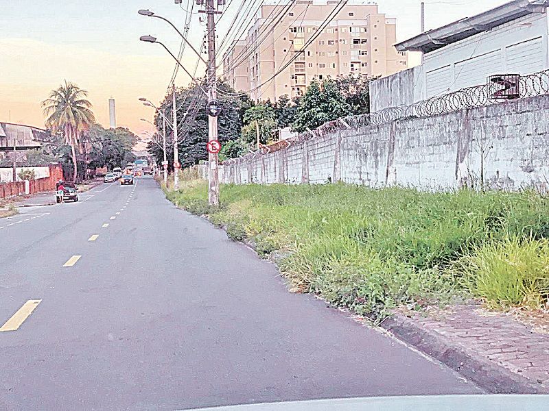 Avenida Iriri, no bairro Valparaíso, na Serra (Foto: Manoel dos Santos Elesbão)