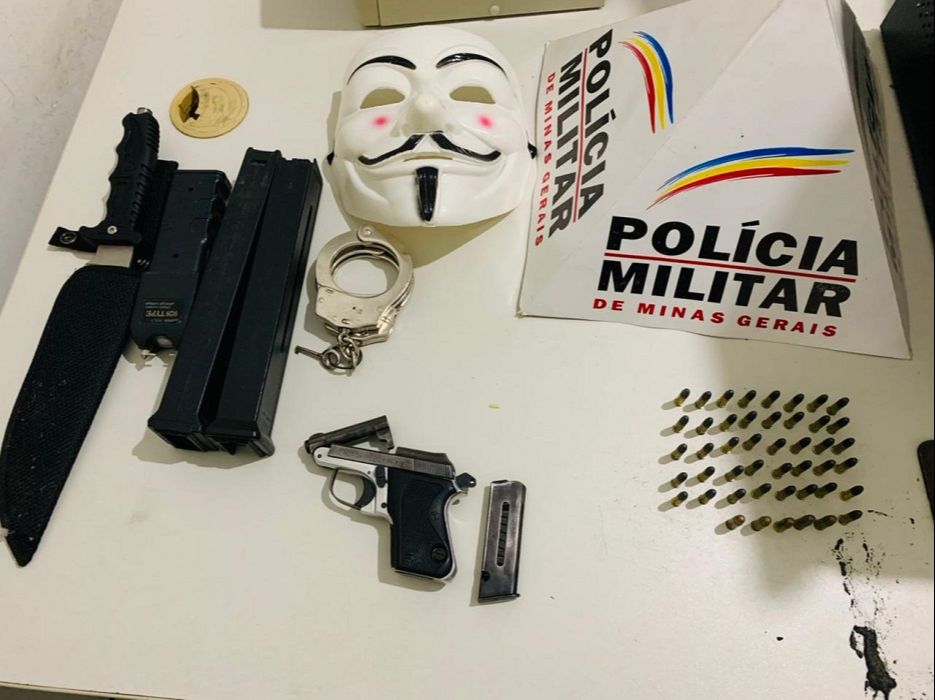 Material encontrado com Mirim (Foto: Divulgação Polícia Militar de Minas Gerais)