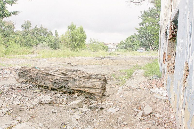 Terreno está em desapropriação com o processo na Justiça. Ainda não há emissão de posse para o Estado (Foto: Kadidja Fernandes/AT)