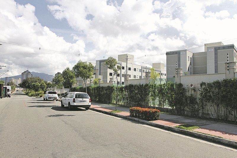 Condomínio residencial na rua dos Rouxinóis, em Morada de Laranjeiras, estava com área de lazer no escuro (Foto: Kadidja Fernandes/AT)
