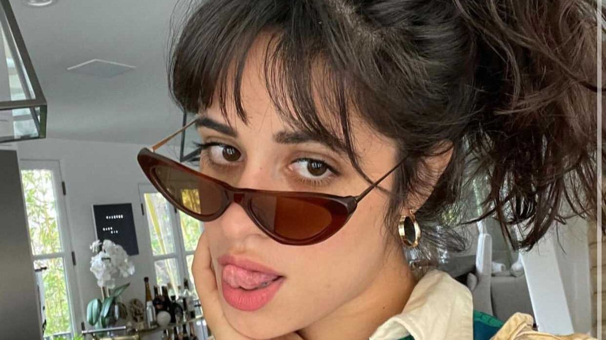 Camila Cabello foi fotografada de biquíni em praia de Miami (Foto: Reprodução/Instagram)