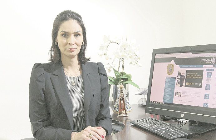 Delegada Milena Gireli revelou que muitas vezes os idosos deixam de denunciar por vergonha, medo ou até mesmo pela relação com o agressor (Foto: Beto Morais/AT)