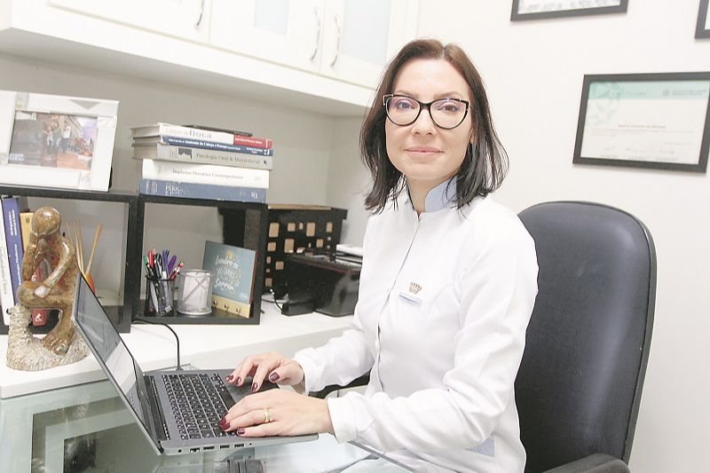 a dentista Beatriz Coutens explicou que houve mais emergências, com pacientes com dores e cáries profundas (Foto: Antonio Moreira/at)